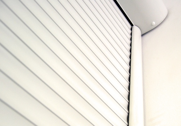 Usi de garaj model cu lini